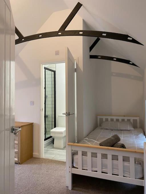 Modern 2 Bedroom Cottage Near Bike Park Wales. マーサー・ティドビル エクステリア 写真