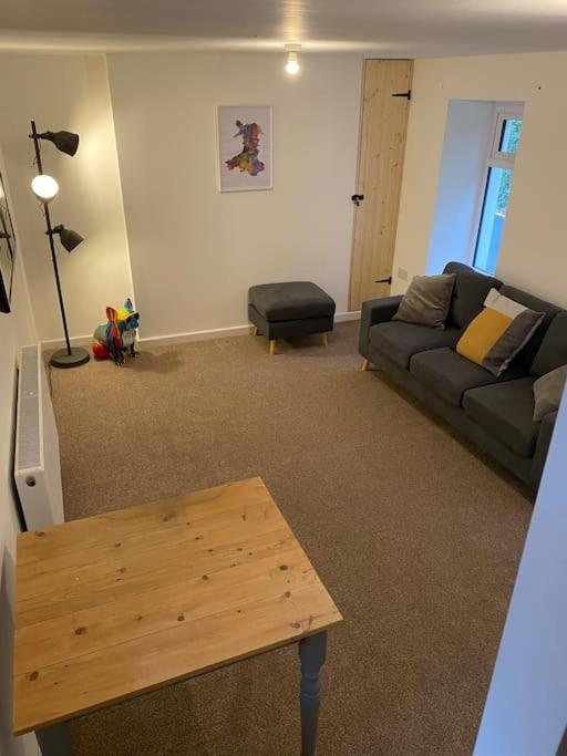 Modern 2 Bedroom Cottage Near Bike Park Wales. マーサー・ティドビル エクステリア 写真