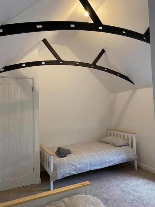 Modern 2 Bedroom Cottage Near Bike Park Wales. マーサー・ティドビル エクステリア 写真