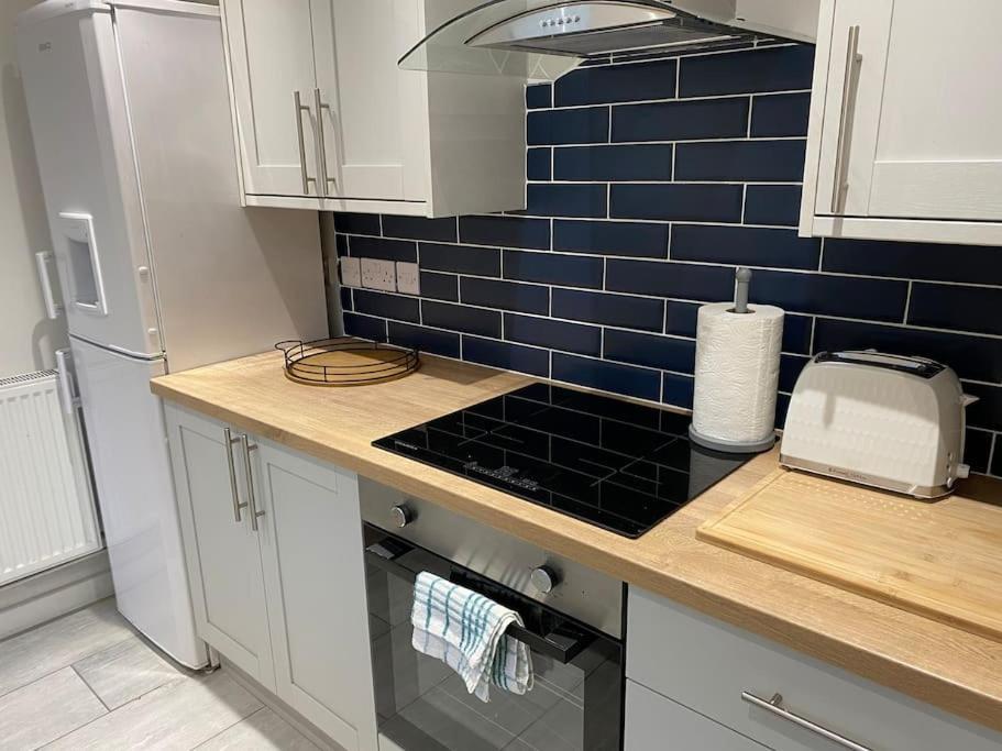 Modern 2 Bedroom Cottage Near Bike Park Wales. マーサー・ティドビル エクステリア 写真