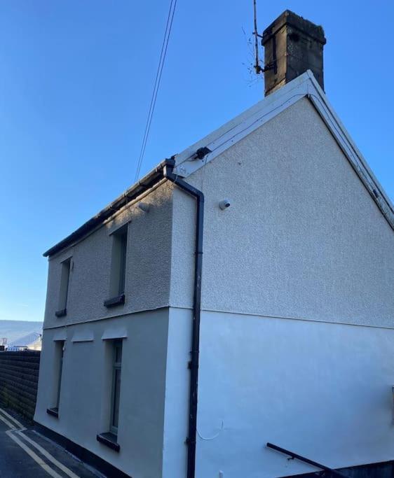 Modern 2 Bedroom Cottage Near Bike Park Wales. マーサー・ティドビル エクステリア 写真