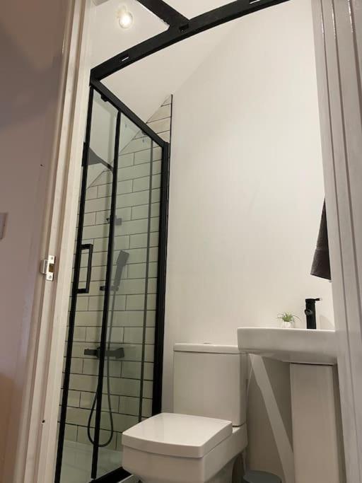 Modern 2 Bedroom Cottage Near Bike Park Wales. マーサー・ティドビル エクステリア 写真