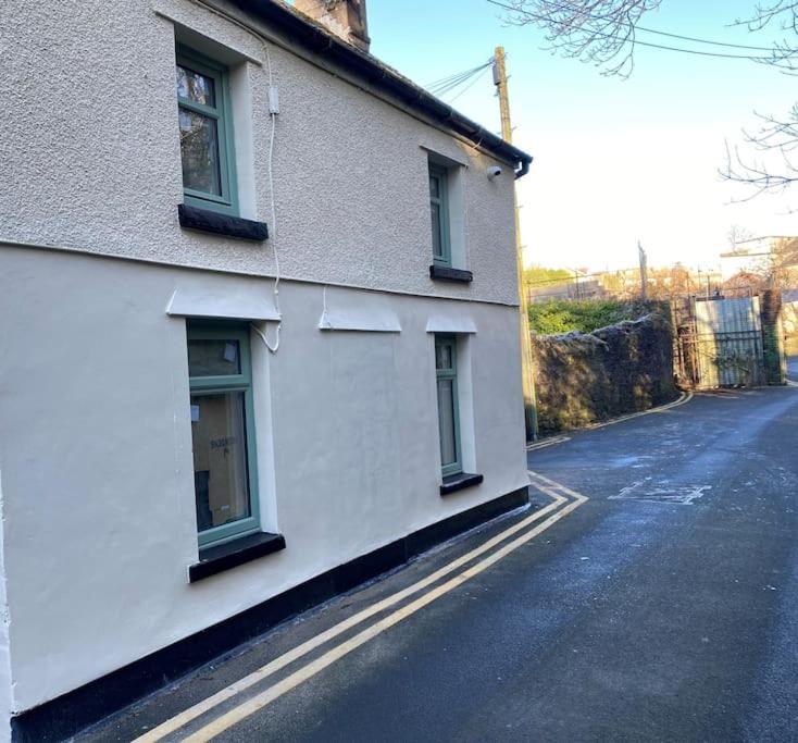 Modern 2 Bedroom Cottage Near Bike Park Wales. マーサー・ティドビル エクステリア 写真
